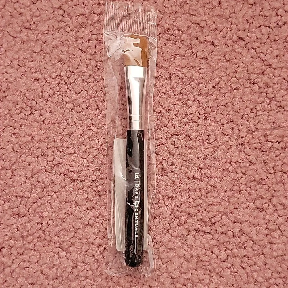 Bare Escentuals Brush - Picture 2 of 4